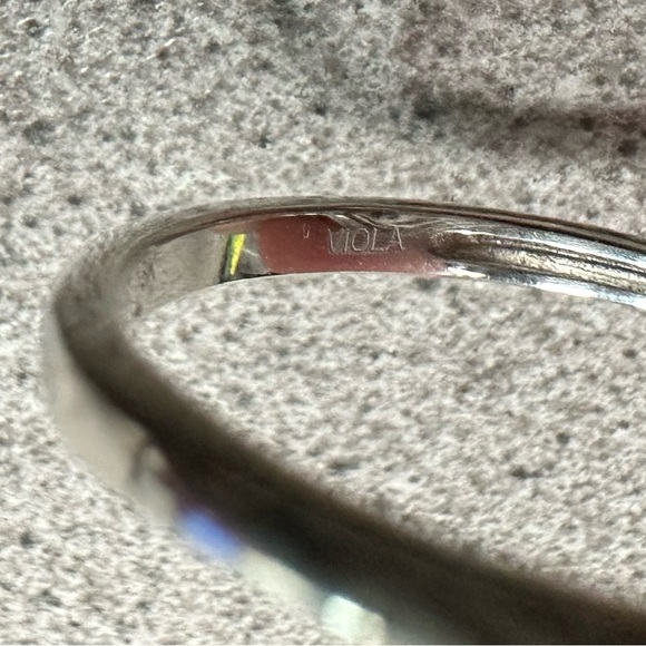 VIOLA ring green amethyst stone v
18K 0.03T W - Picture 6 of 6